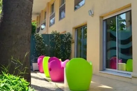 Le Massena Aparthotel